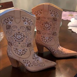 Leather Cowgirl boots by Bakers Size 7 - NEW